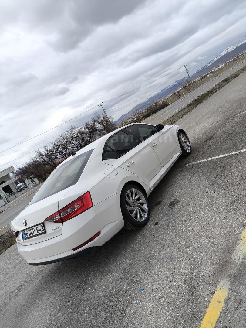 Sahibinden Skoda SuperB 1.6 TDI Comfort 2017 Model Kırşehir 250.000 km Beyaz 7