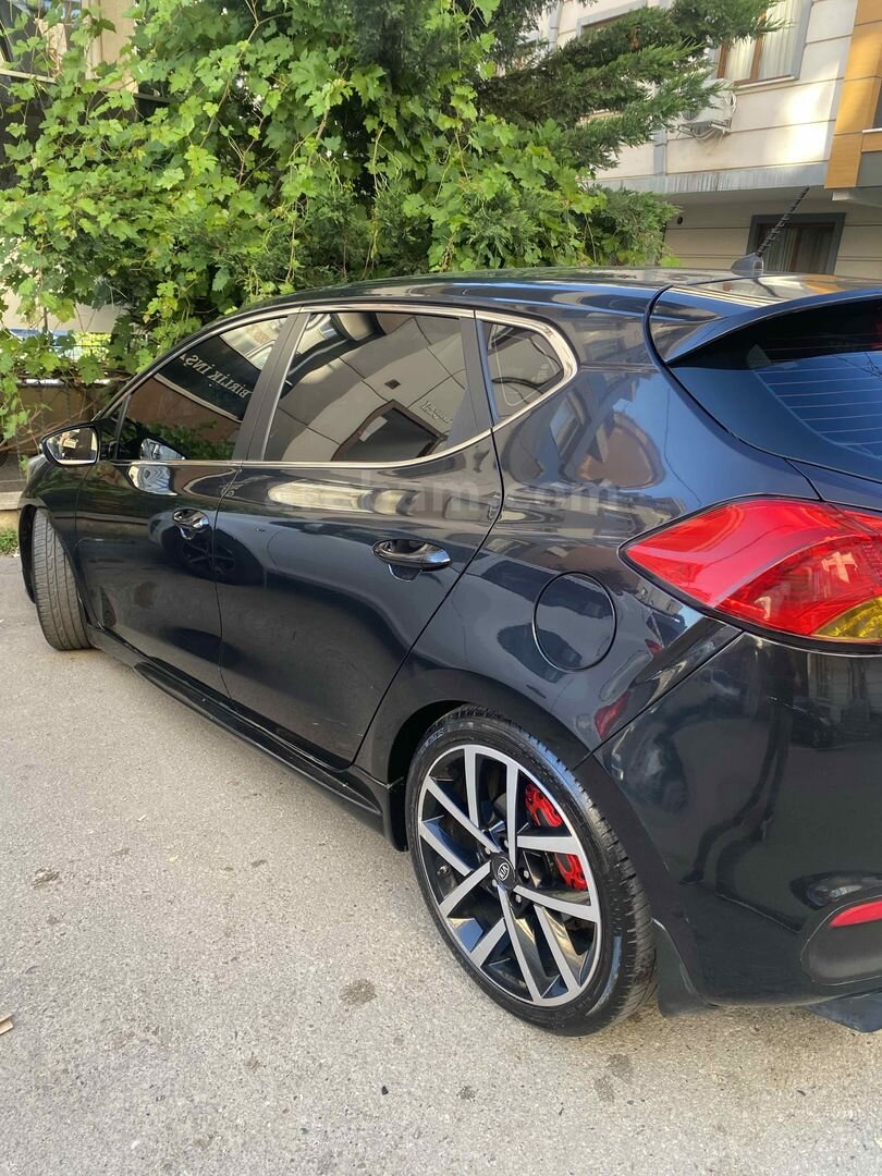 Sahibinden Kia Ceed 1.6 CRDi Concept 2013 Model İstanbul 133.000 km Siyah 6