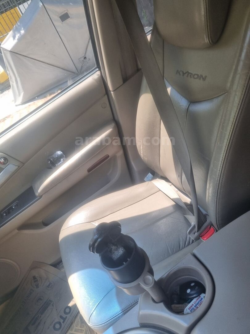 Sahibinden KGM SsangYong Kyron 2.0 L XDI Limited 4x4 2010 Model İstanbul 250.000 km Siyah 7