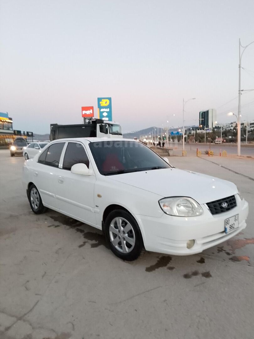 Sahibinden Hyundai Accent 1.6 Admire 2005 Model Malatya 326.000 km Beyaz 3