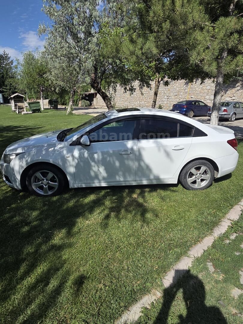 Sahibinden Chevrolet Cruze 1.6 LS 2010 Model Ankara 142.000 km Beyaz 2