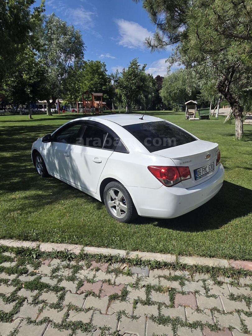 Sahibinden Chevrolet Cruze 1.6 LS 2010 Model Ankara 142.000 km Beyaz 3