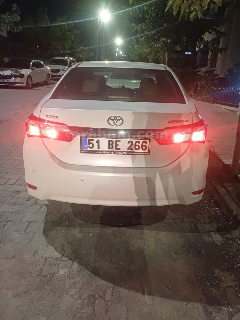Sahibinden Toyota Corolla 1.6 Premium 2015 Model Şanlıurfa 144.000 km Beyaz 3