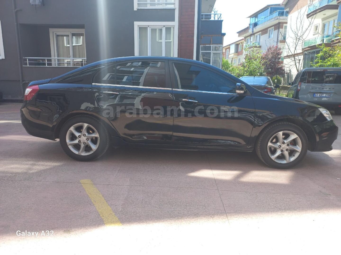 Sahibinden Geely Emgrand 1.5 GSL 2011 Model Kocaeli 348.000 km Siyah 5