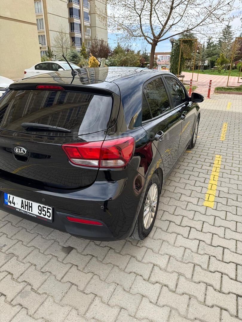 Sahibinden Kia Rio 1.4 CVVT Concept 2017 Model Malatya 191.000 km Siyah 6
