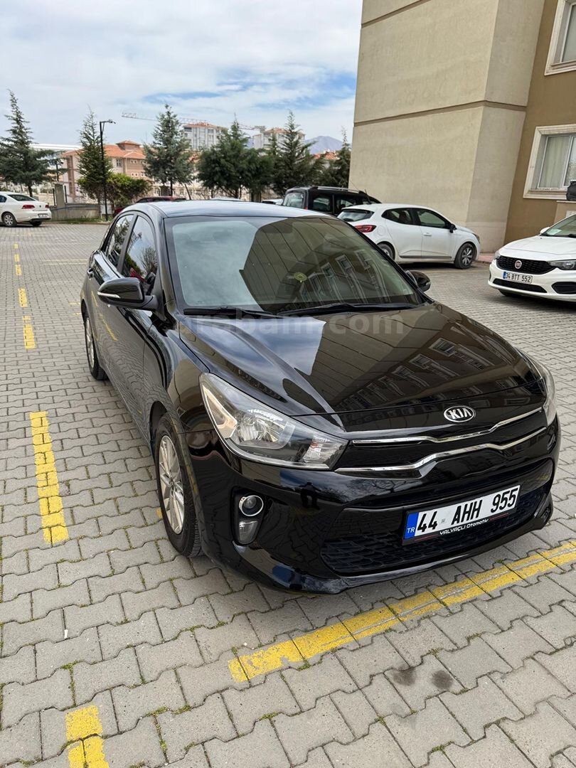 Sahibinden Kia Rio 1.4 CVVT Concept 2017 Model Malatya 191.000 km Siyah 3