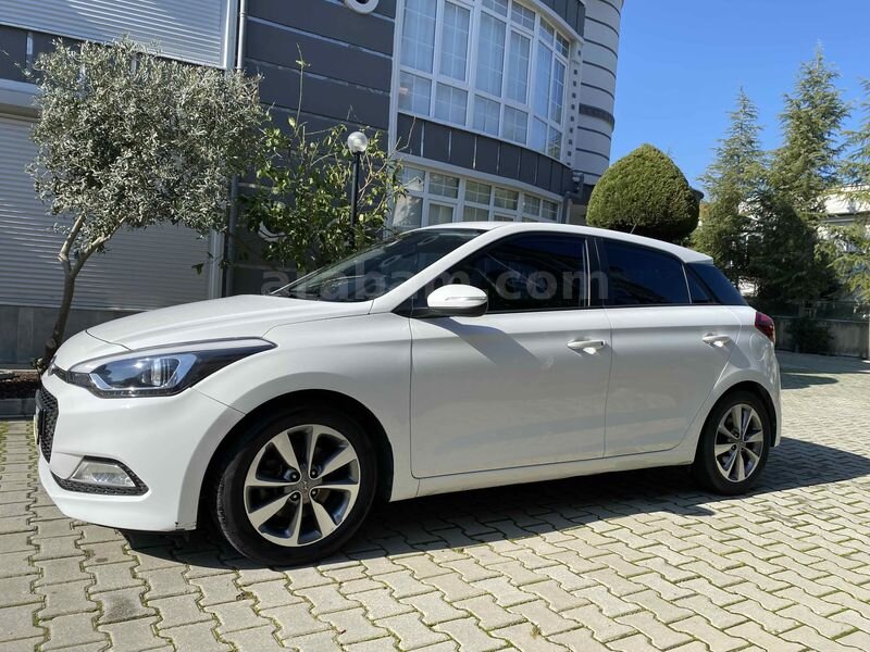 Sahibinden Hyundai i20 1.4 CRDi Style 2018 Model Manisa 132.000 km Beyaz
