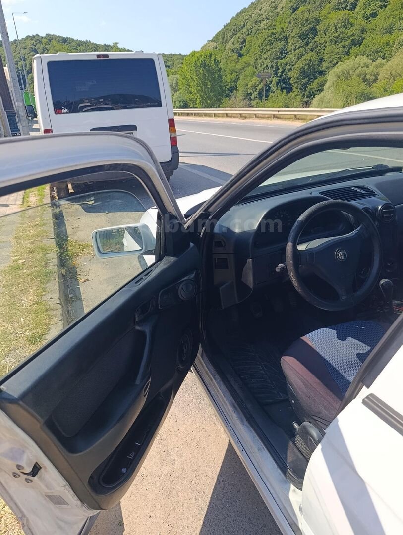 Sahibinden Alfa Romeo 146 1.4 TS 1998 Model İstanbul 233.200 km Beyaz 5
