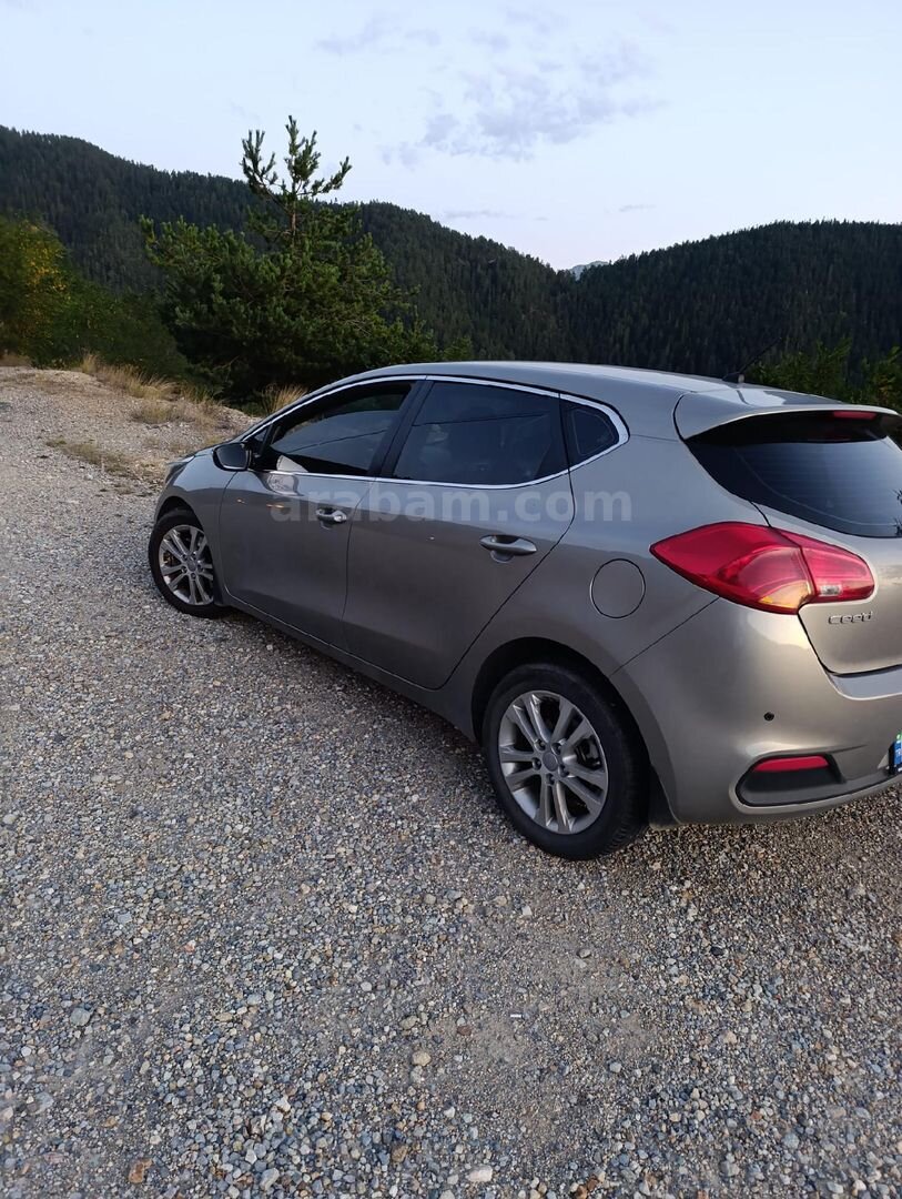 Sahibinden Kia Ceed 1.6 CRDi Concept Plus 2013 Model Trabzon 160.000 km Gri (Gümüş) 4