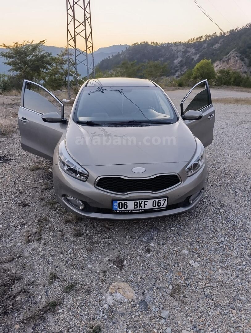 Sahibinden Kia Ceed 1.6 CRDi Concept Plus 2013 Model Trabzon 160.000 km Gri (Gümüş) 3