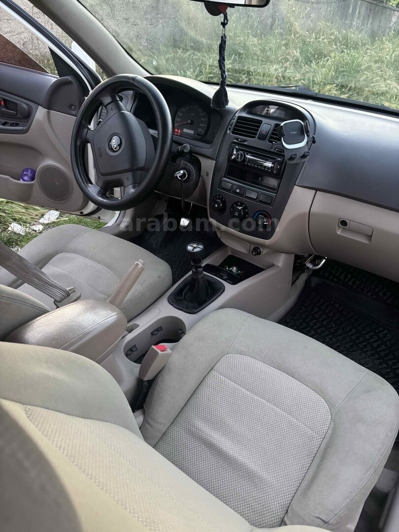 Sahibinden Kia Cerato 1.5 CRDi LX 2006 Model İstanbul 296.000 km Beyaz 6