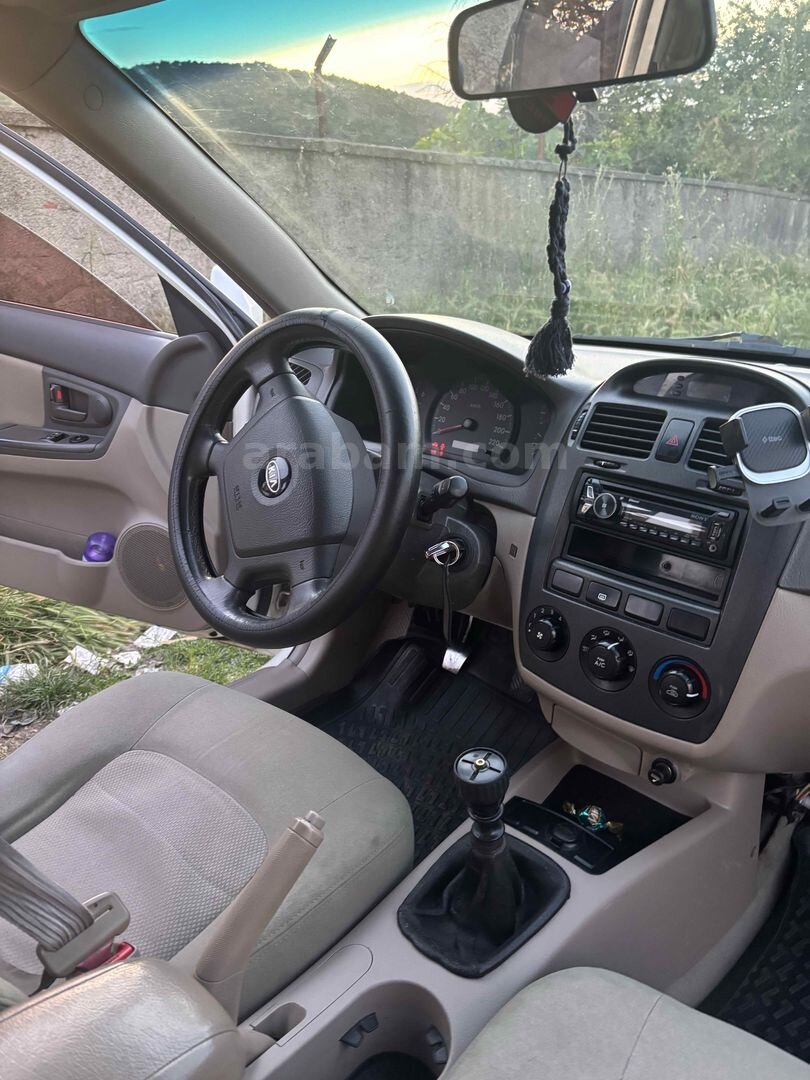 Sahibinden Kia Cerato 1.5 CRDi LX 2006 Model İstanbul 296.000 km Beyaz 5