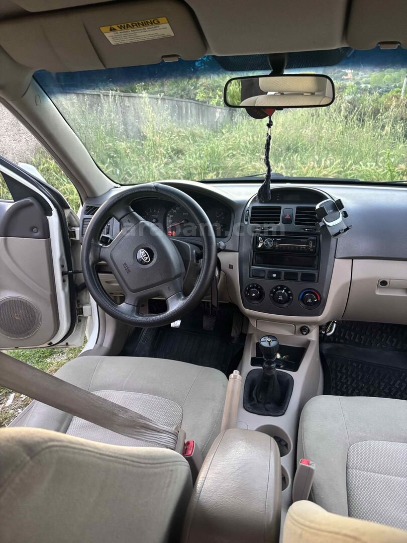 Sahibinden Kia Cerato 1.5 CRDi LX 2006 Model İstanbul 296.000 km Beyaz 4