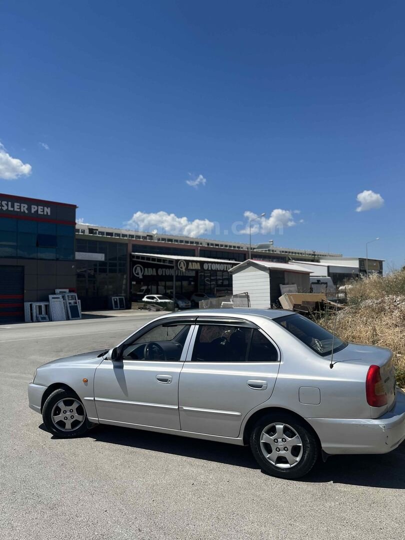 Sahibinden Hyundai Accent 1.3 LX 2000 Model Balıkesir 284.000 km Gri 6