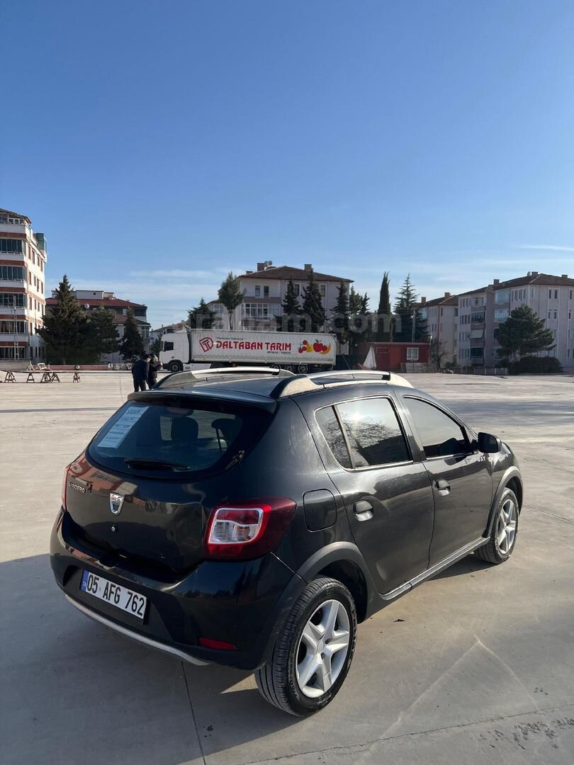 Sahibinden Dacia Sandero 1.5 dCi Stepway 2013 Model Amasya 88.000 km Siyah 7