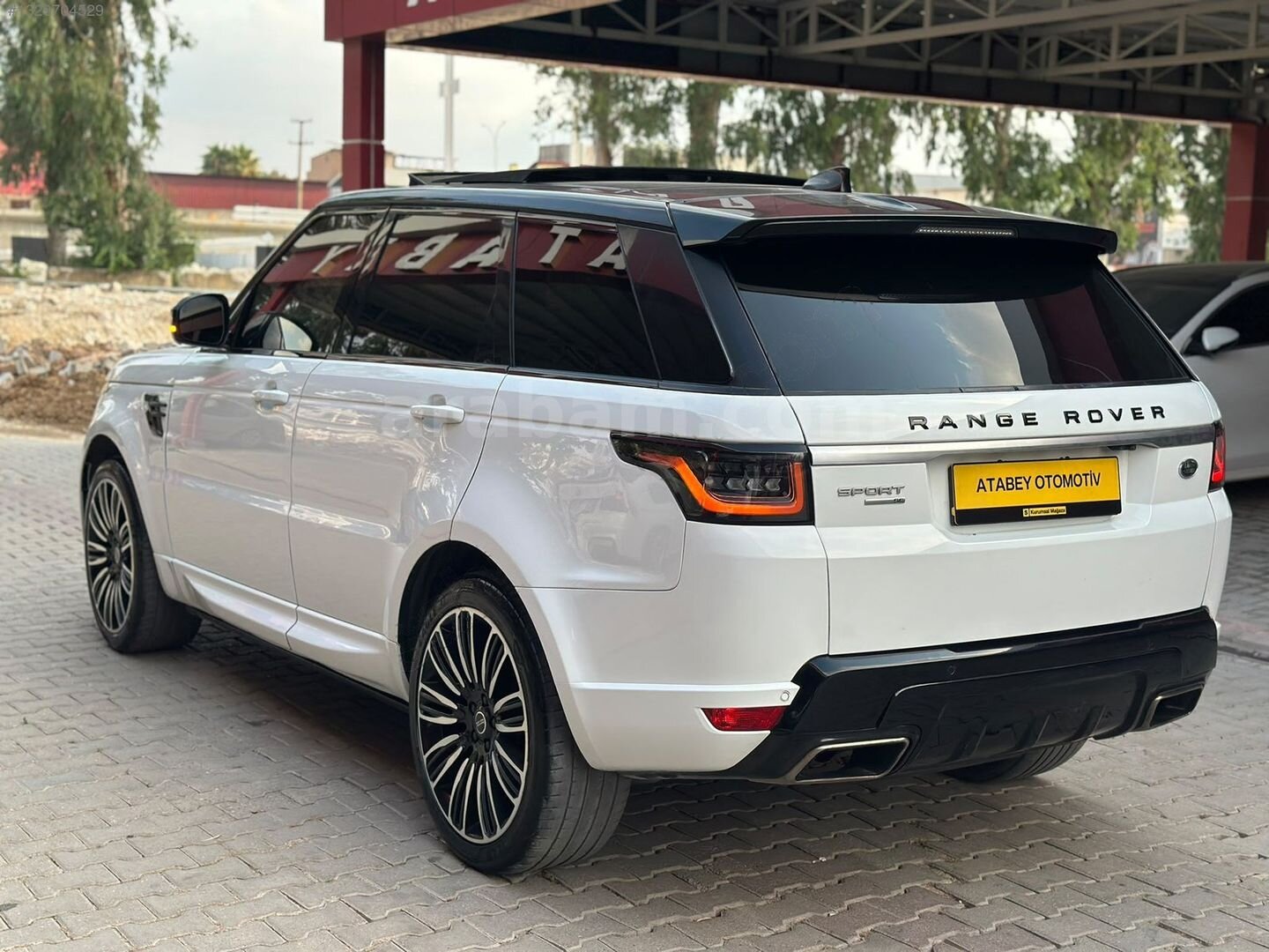 Galeriden Land Rover Range Sport 2.0 SD4 SE 2017 Model Adana 180.000 km Beyaz 4