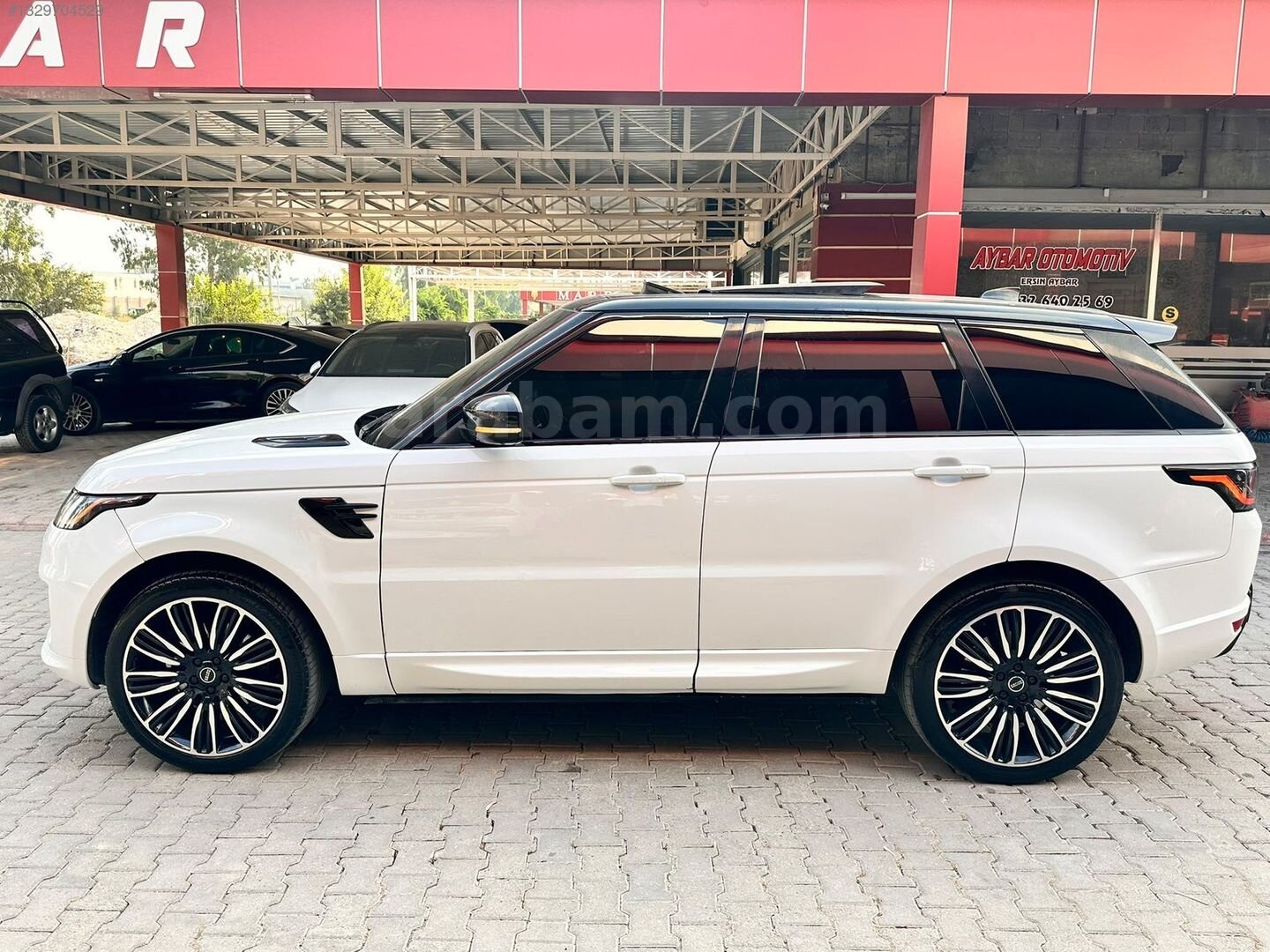 Galeriden Land Rover Range Sport 2.0 SD4 SE 2017 Model Adana 180.000 km Beyaz 3