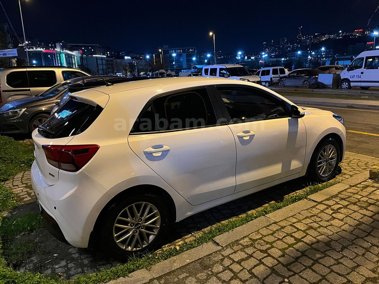 Sahibinden Kia Rio 1.4 CRDi Concept 2017 Model İstanbul 61.000 km Beyaz 5