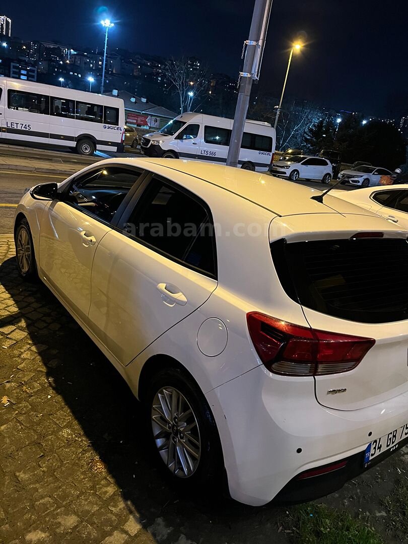 Sahibinden Kia Rio 1.4 CRDi Concept 2017 Model İstanbul 61.000 km Beyaz 6