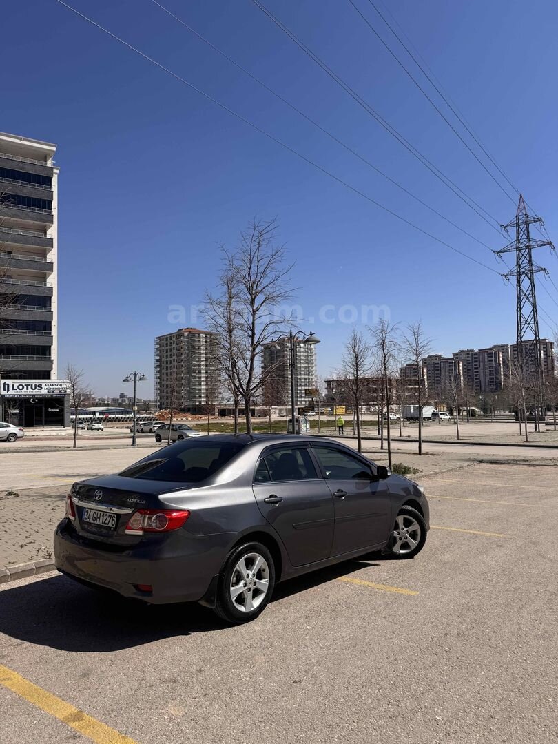 Sahibinden Toyota Corolla 1.4 D-4D Elegant 2012 Model Gaziantep 263.000 km Füme 3