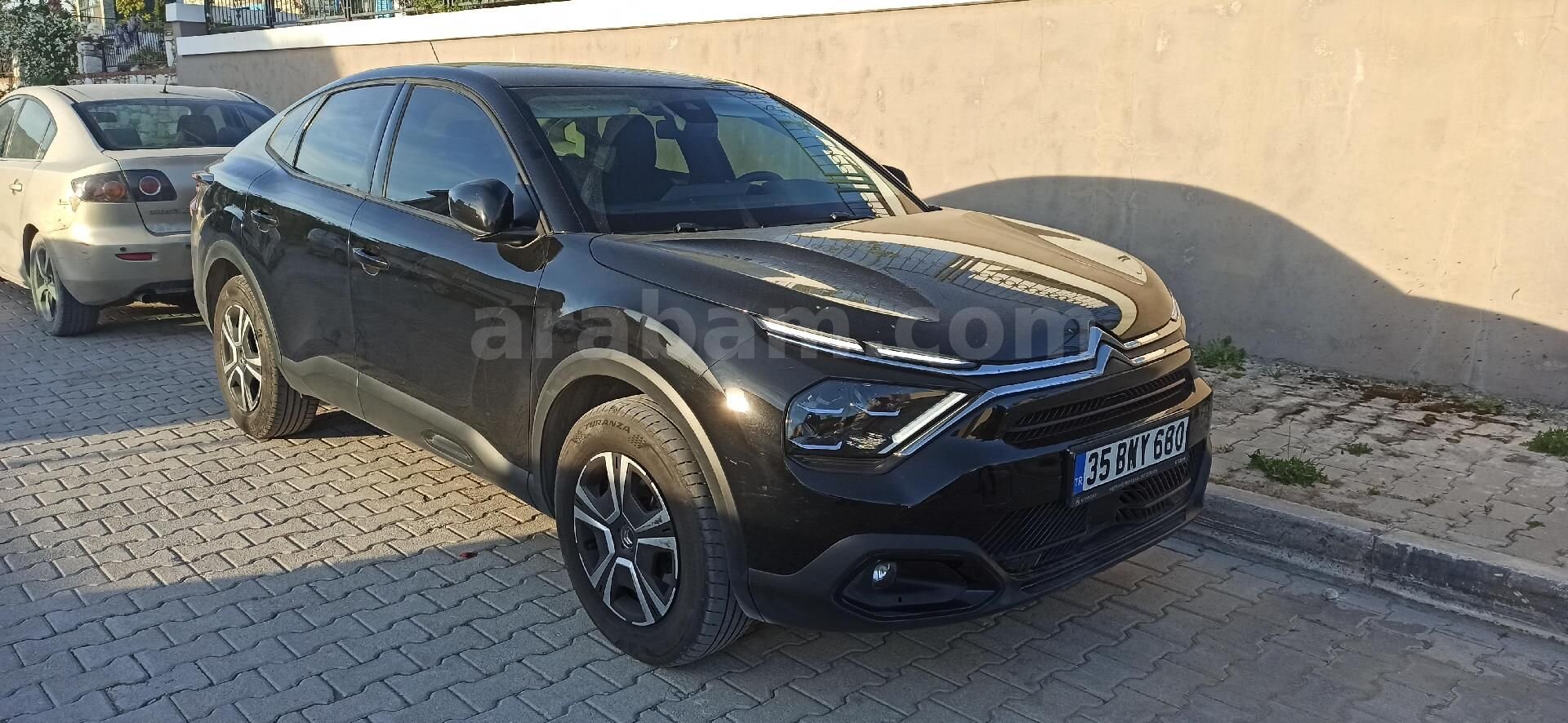 Sahibinden Citroen C4 X 1.5 BlueHDi Feel Bold 2023 Model İzmir 66.000 km Siyah 2