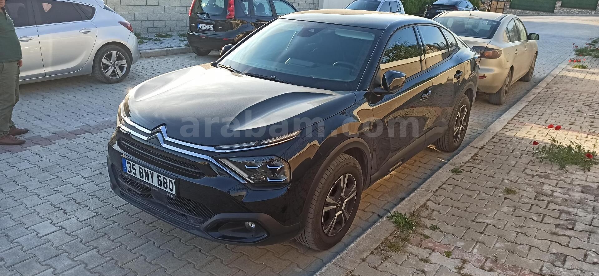 Sahibinden Citroen C4 X 1.5 BlueHDi Feel Bold 2023 Model İzmir 66.000 km Siyah 4