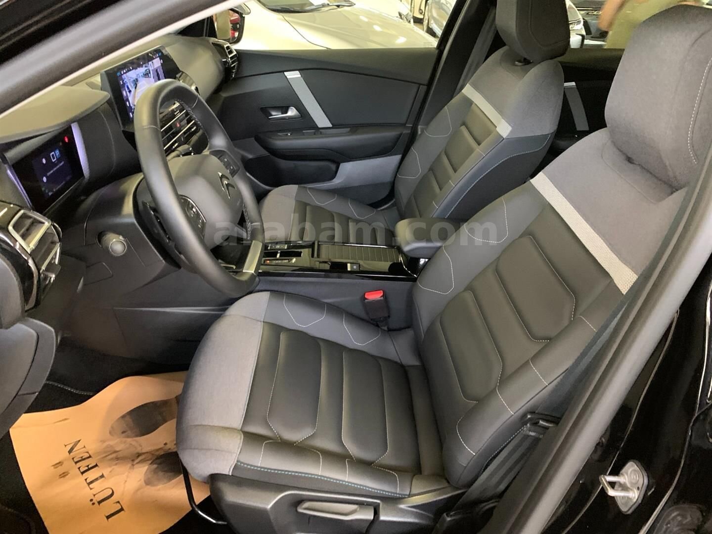Sahibinden Citroen C4 X 1.5 BlueHDi Feel Bold 2023 Model İzmir 66.000 km Siyah 3