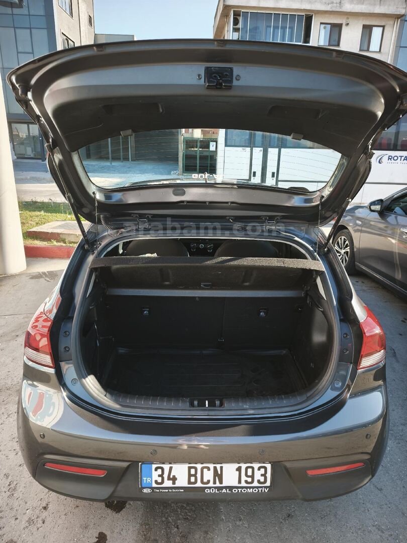 Sahibinden Kia Rio 1.25 CVVT Concept 2017 Model İstanbul 77.000 km Gri 5