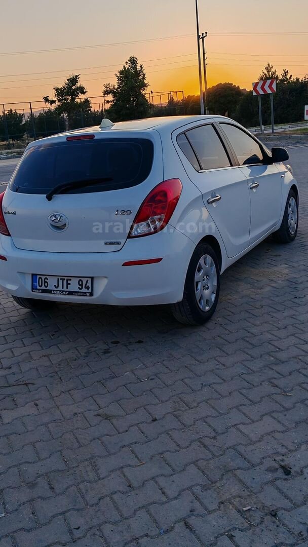 Sahibinden Hyundai i20 1.4 CRDi Jump 2014 Model Afyonkarahisar 205.000 km Beyaz 4