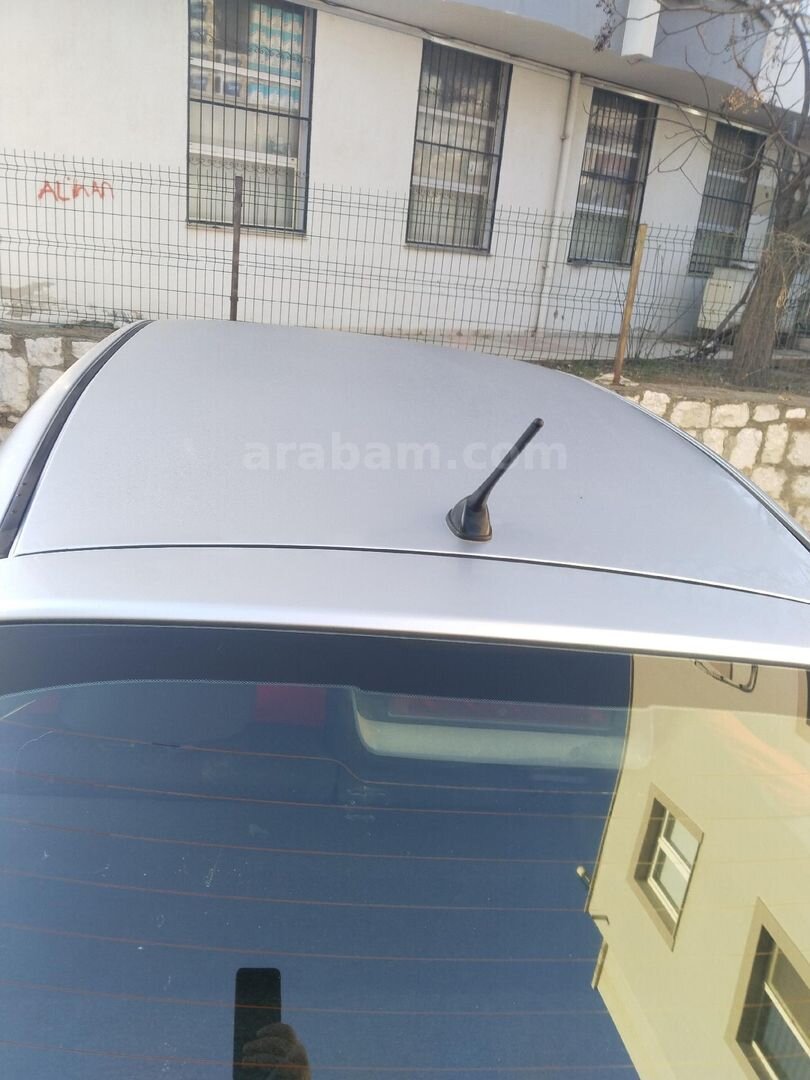 Sahibinden Honda Civic 1.6 i ES 2004 Model İzmir 320.000 km Gri 3