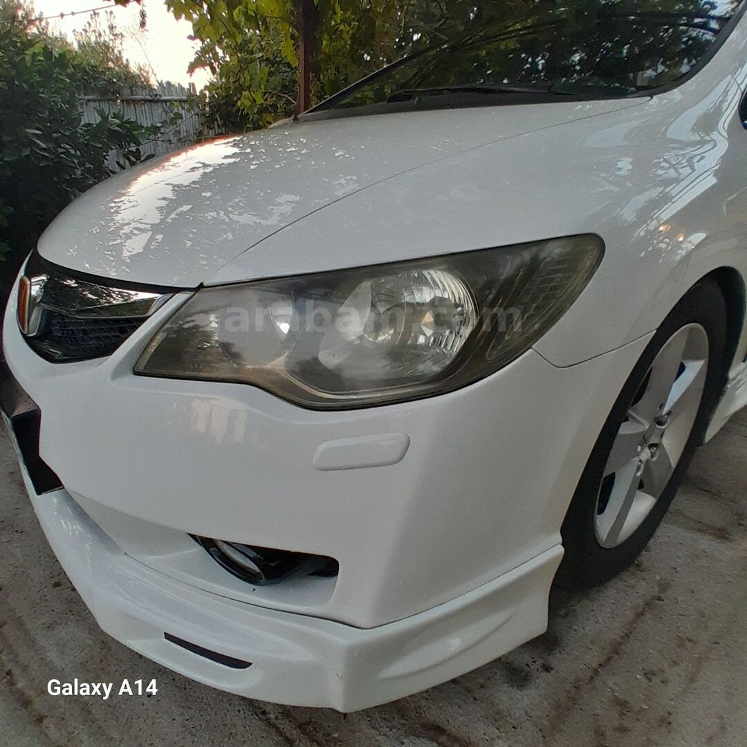 Sahibinden Honda Civic 1.6i VTEC Premium 2011 Model İzmir 252.000 km Beyaz 5