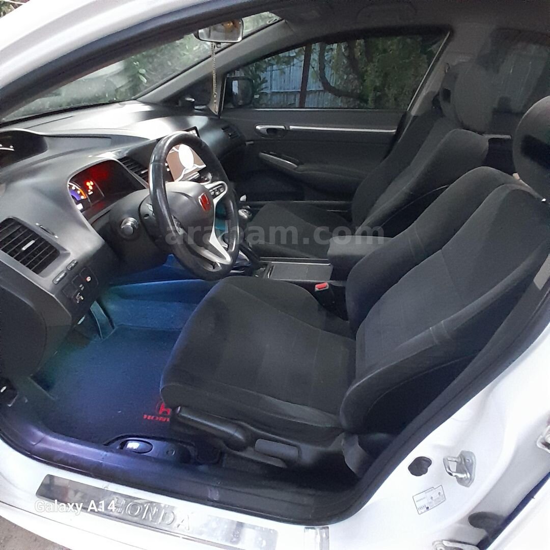 Sahibinden Honda Civic 1.6i VTEC Premium 2011 Model İzmir 252.000 km Beyaz 7