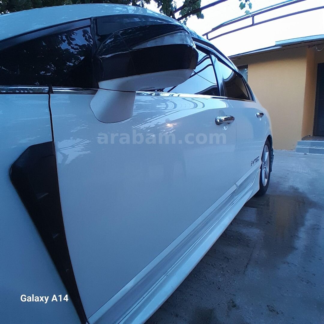 Sahibinden Honda Civic 1.6i VTEC Premium 2011 Model İzmir 252.000 km Beyaz 4