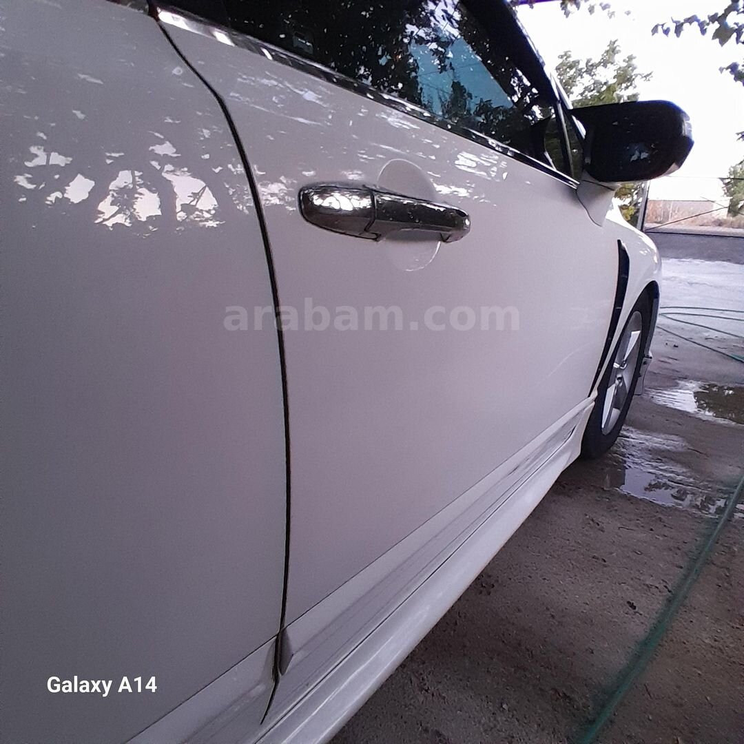 Sahibinden Honda Civic 1.6i VTEC Premium 2011 Model İzmir 252.000 km Beyaz 3
