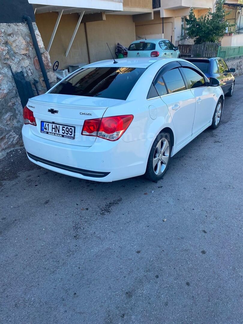 Sahibinden Chevrolet Cruze 1.6 WTCC Edition 2012 Model Kocaeli 265.000 km Beyaz 4