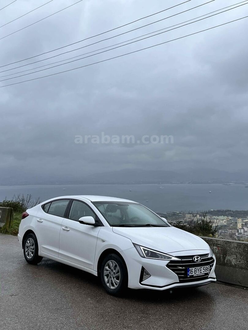 Sahibinden Hyundai Elantra 1.6 MPI Style 2020 Model Kocaeli 124.000 km Beyaz 4