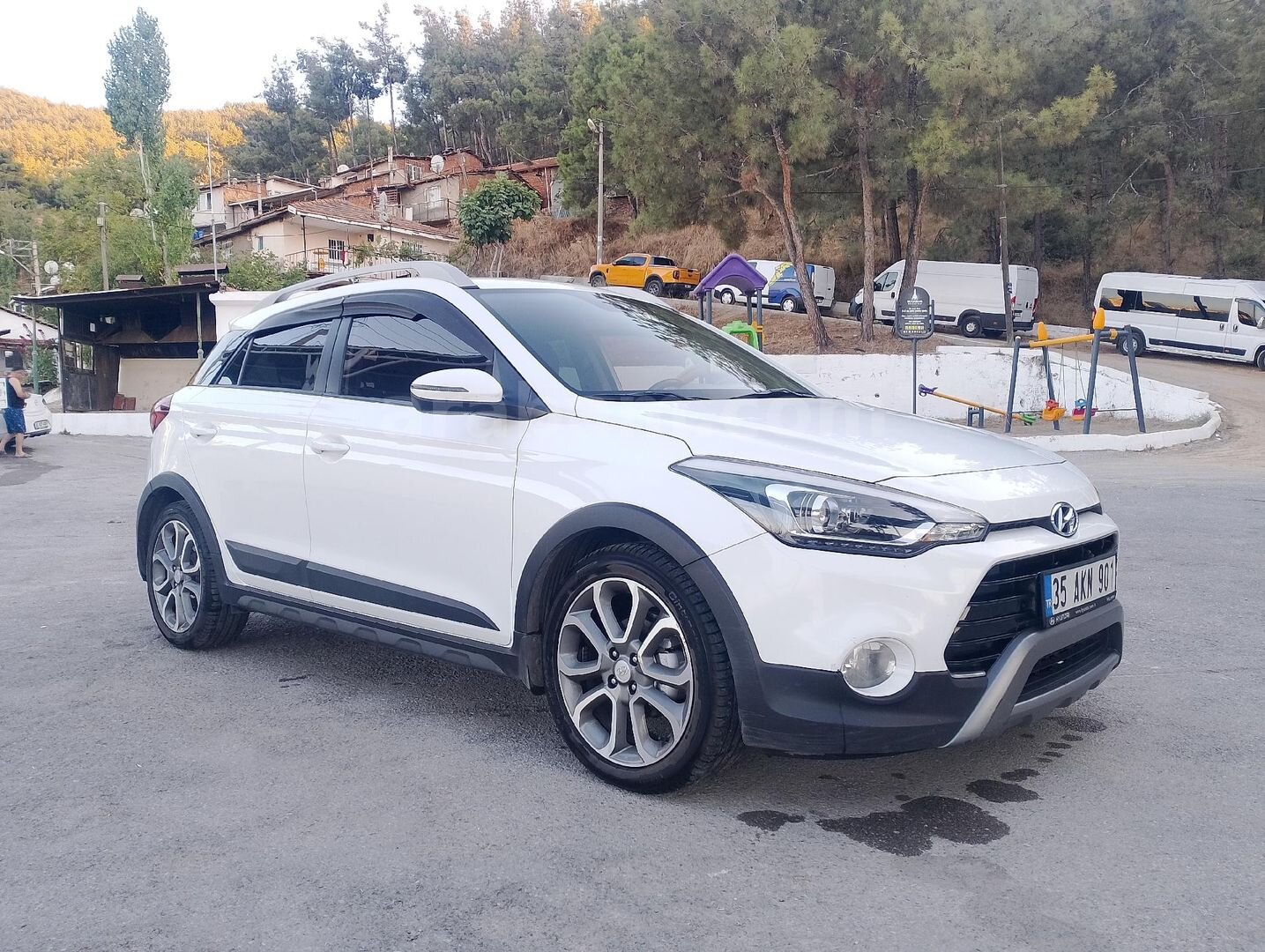 Sahibinden Hyundai i20 Active 1.4 MPi Elite Smart 2019 Model İzmir 110.000 km Beyaz 3