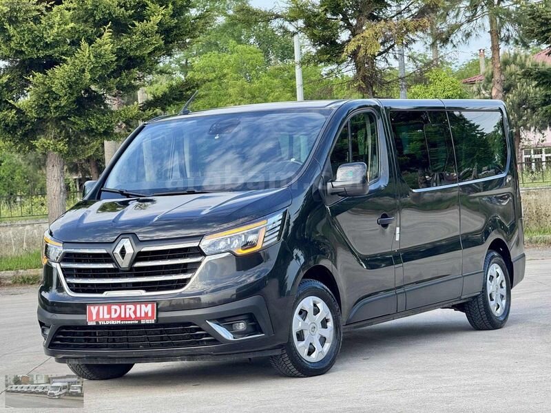 Galeriden Renault Trafic 2.0 DCI Grand Confort 2023 Model Samsun 64.000 km Siyah