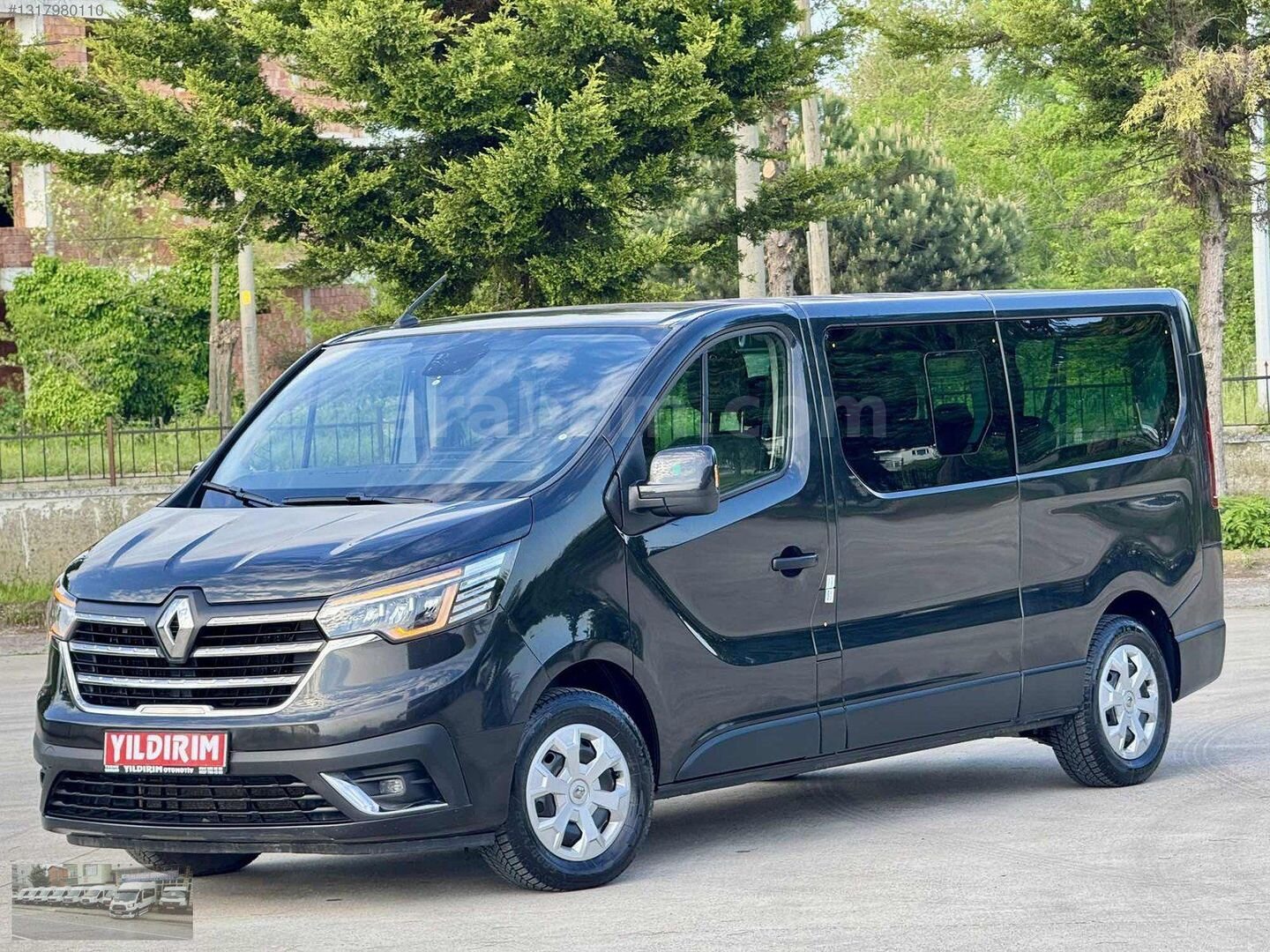 Galeriden Renault Trafic 2.0 DCI Grand Confort 2023 Model Samsun 64.000 km Siyah 3
