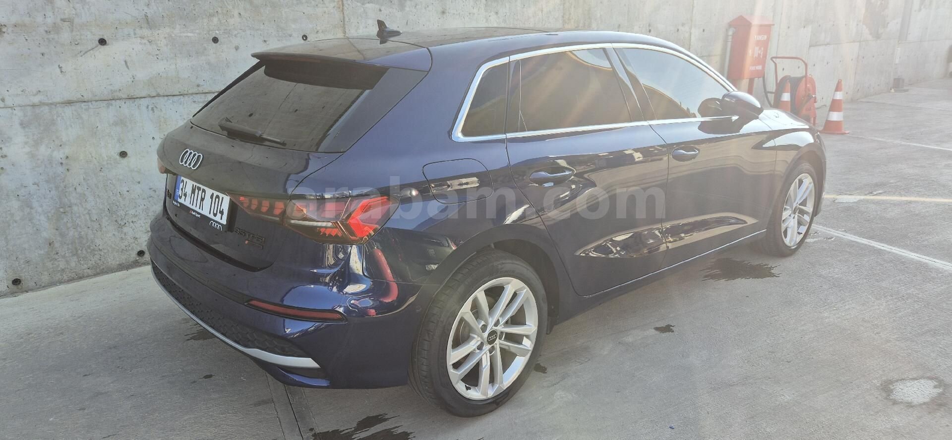 Sahibinden Audi A3 Sportback 35 TFSI Advanced 2025 Model İstanbul 20.500 km Lacivert 4