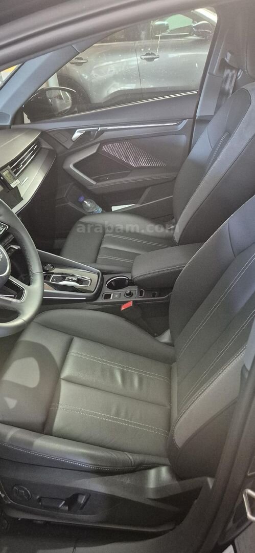 Sahibinden Audi A3 Sportback 35 TFSI Advanced 2025 Model İstanbul 20.500 km Lacivert 7