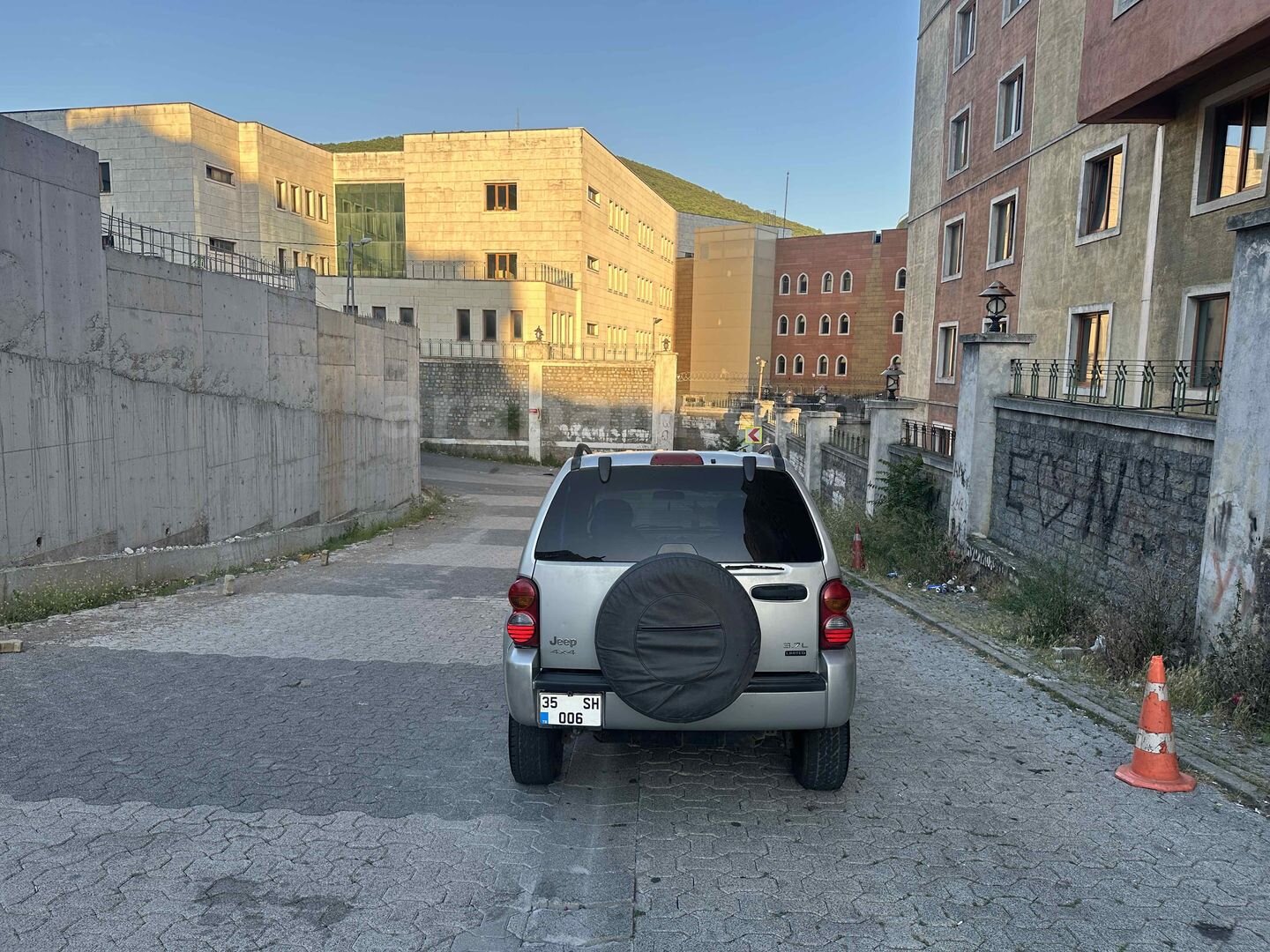 Sahibinden Jeep Cherokee 3.7 2005 Model İstanbul 149.000 km Gri (Gümüş) 6