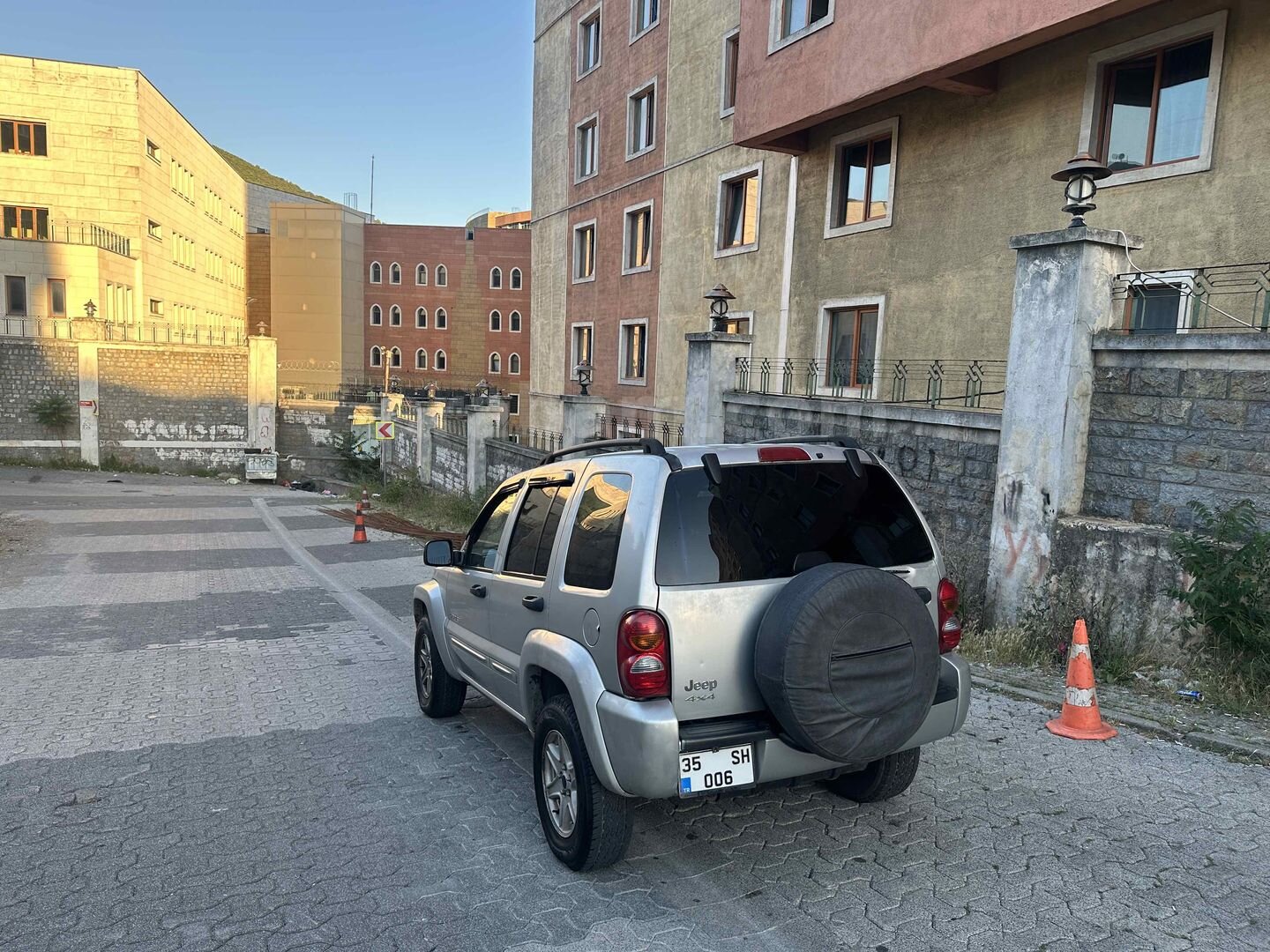 Sahibinden Jeep Cherokee 3.7 2005 Model İstanbul 149.000 km Gri (Gümüş) 7