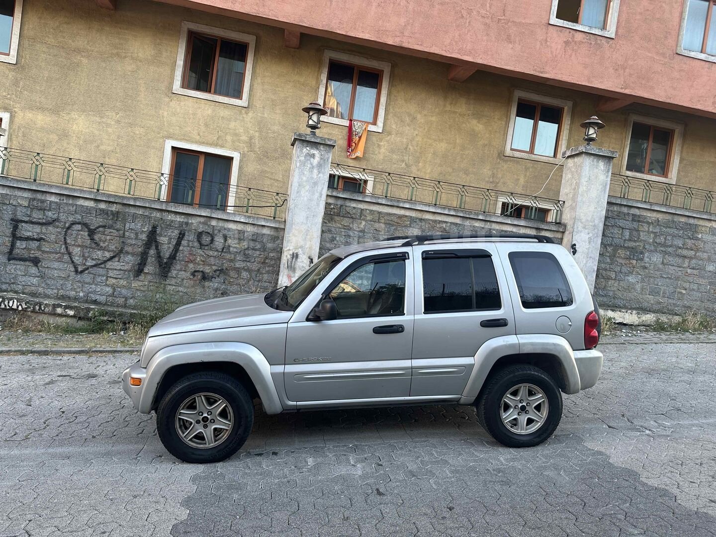 Sahibinden Jeep Cherokee 3.7 2005 Model İstanbul 149.000 km Gri (Gümüş) 5