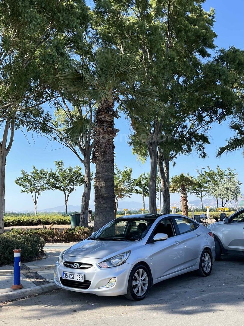 Sahibinden Hyundai Accent Blue 1.6 CRDI Prime 2011 Model İzmir 255.000 km Gri 1
