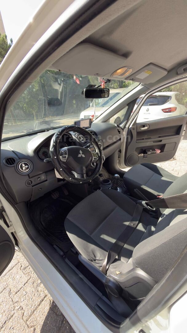 Sahibinden Mitsubishi Colt 1.3 Elegance 2012 Model İstanbul 186.000 km Beyaz 6