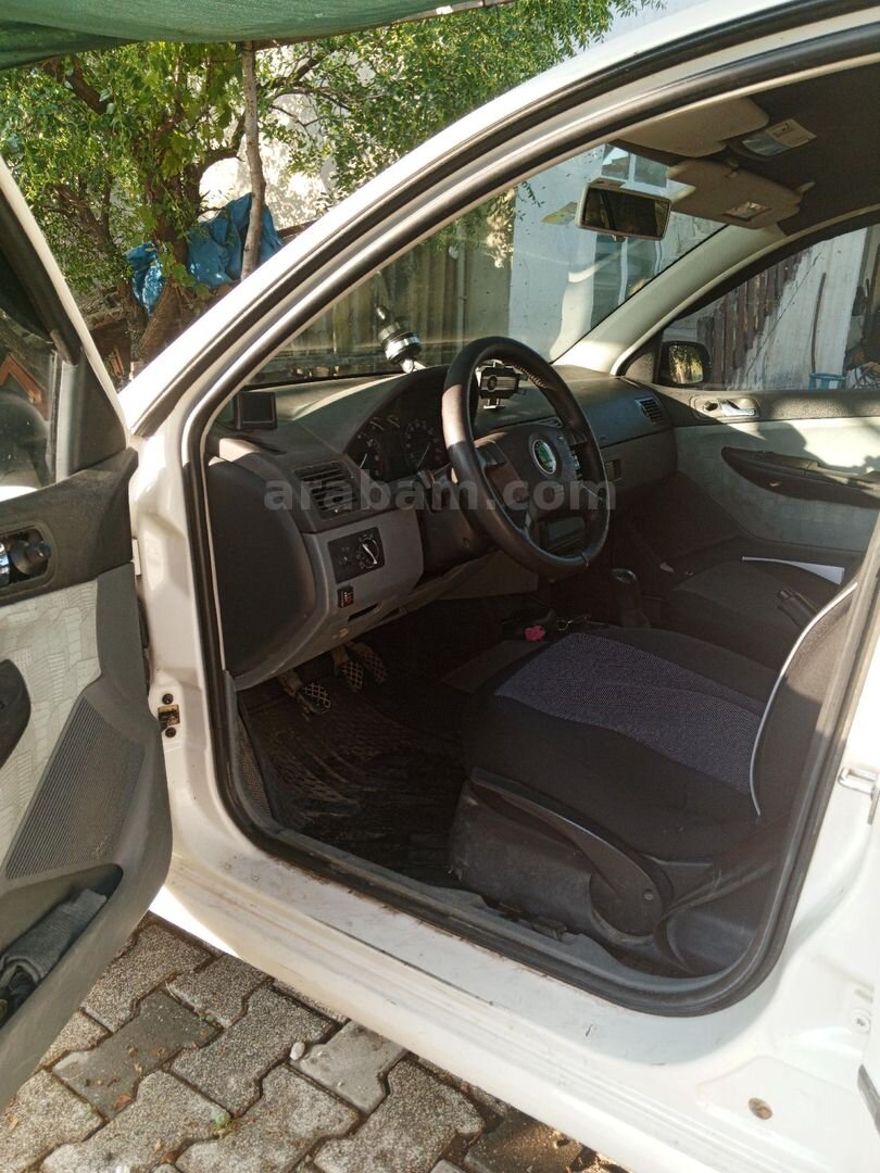 Sahibinden Skoda Fabia 1.4 Comfort 2001 Model Yalova 423.000 km Beyaz 4