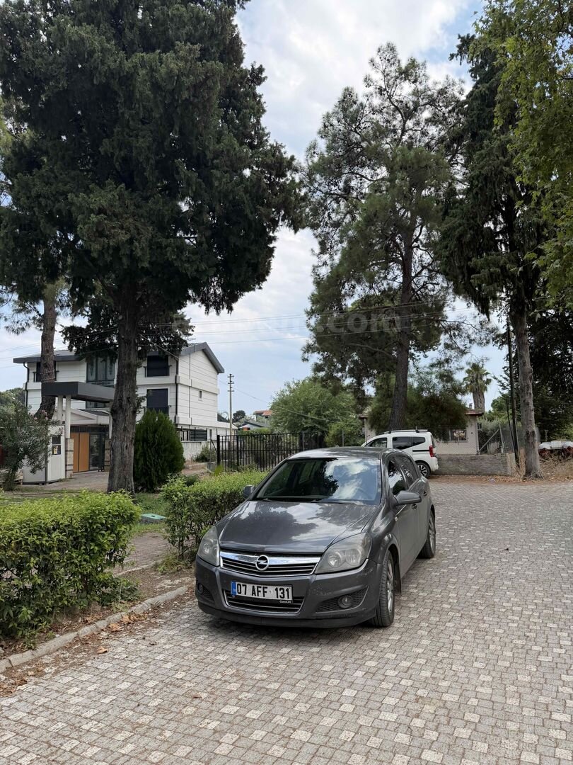 Sahibinden Opel Astra 1.3 CDTI Essentia Konfor 2010 Model Antalya 300.000 km Füme 3