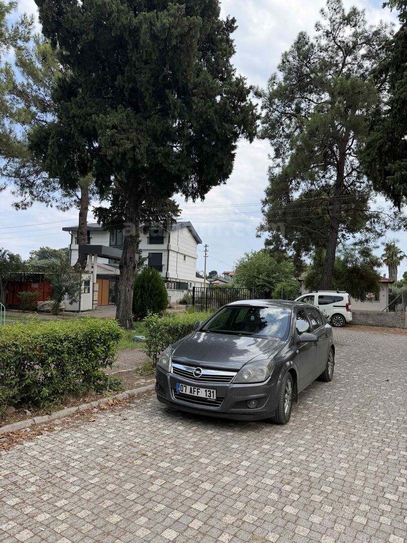 Sahibinden Opel Astra 1.3 CDTI Essentia Konfor 2010 Model Antalya 300.000 km Füme 2