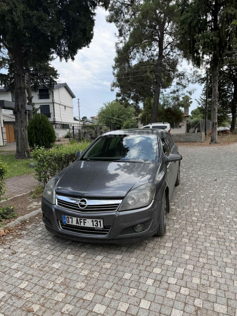 Sahibinden Opel Astra 1.3 CDTI Essentia Konfor 2010 Model Antalya 300.000 km Füme 4